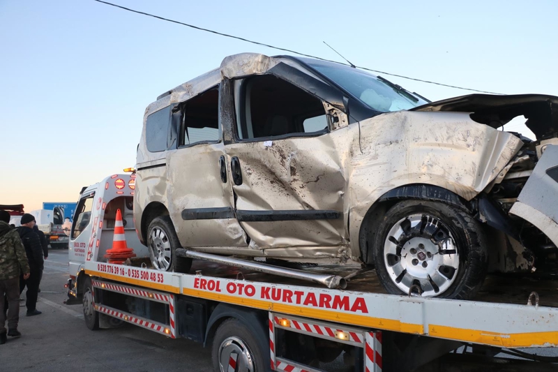 Afyonkarahisar'da Zincirleme Kaza: 10 Yaralı