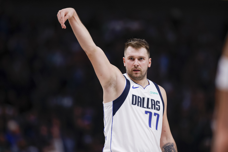 Luka Doncic, Dallas Mavericks'i galibiyete taşıdı