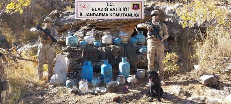 PKK'ya ait iki sığınakta yaşam malzemeleri ele geçirildi